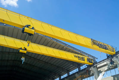 Heavy-duty overhead crane for steel and metal processing plants